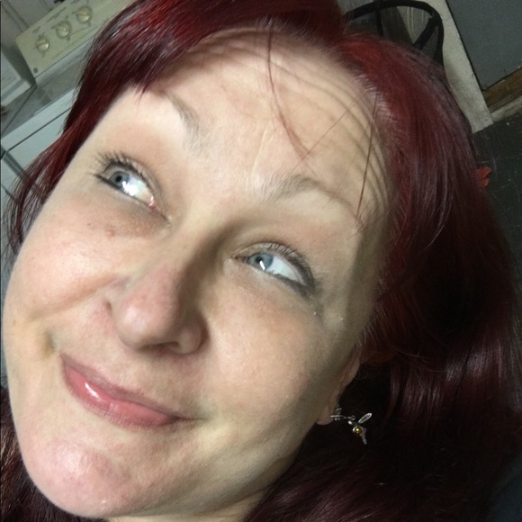 Meet your Posher, Stephanie - Picture 2 of 2